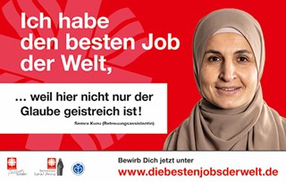 Ein Banner zur Mitarbeiterwerbung des RCV Arnsberg-Sunden mit einem Porträt einer Frau mit Kopftuch und dem Satz 'Ich habe den besten Job der Welt, weil hier nicht nur der Glaube geistreich ist!'