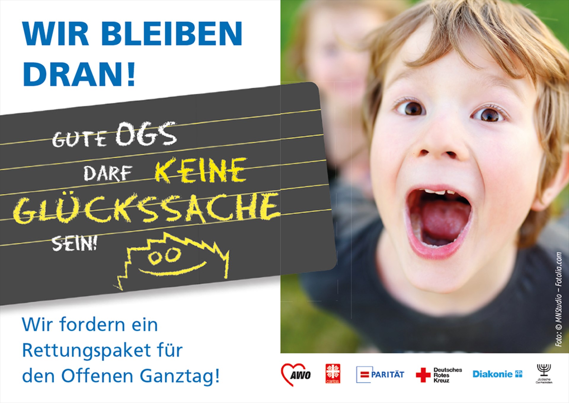 Postkarte zur OGS-Kampagne der LAG FW NRW 'Gute OGS darf keine Glücksache sein!' mit dem Motto "Wir bleiben dran! Wir fordern ein Rettungspaket für den Offenen Ganztag!" und dem Bild eines Jungen mit aufgerissenem Mund