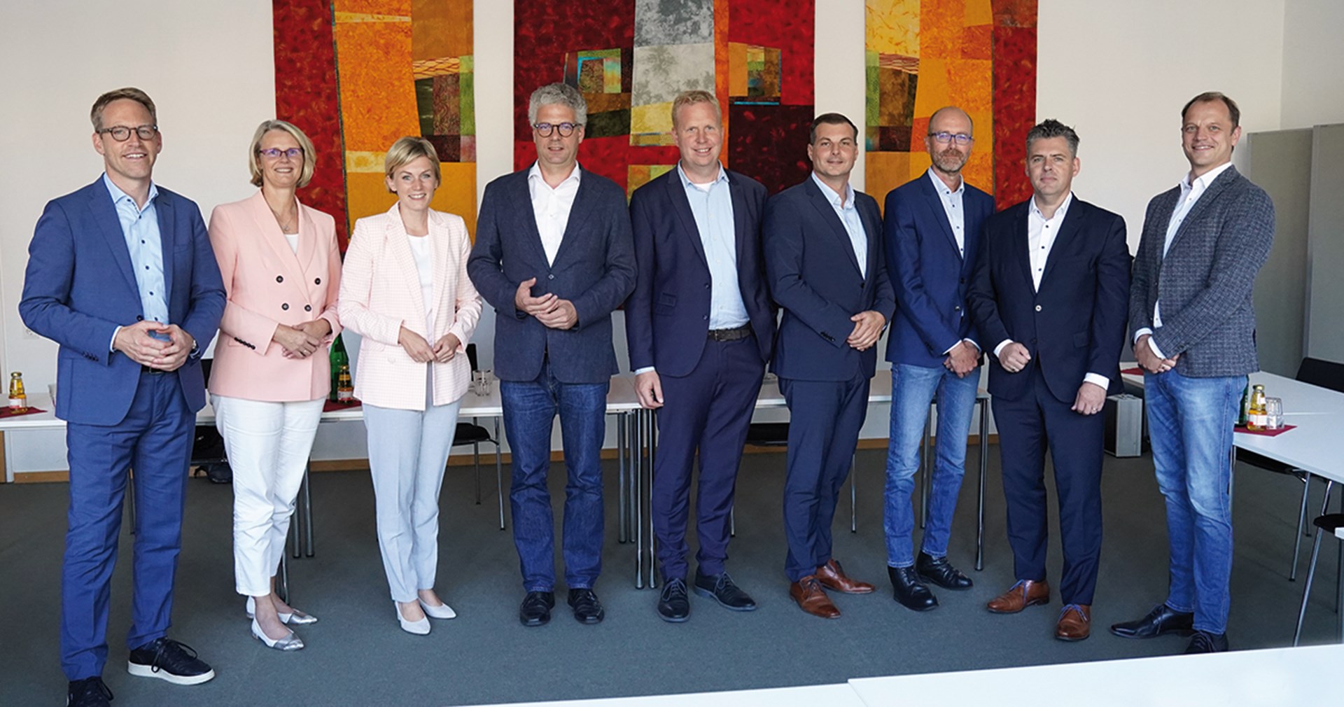 Ein Gruppenfoto mit CDU-Bundestagsabgeordneten, zwei Vertretern des DiCV Münster und einigen Krankenhäusern im Bistum Münster