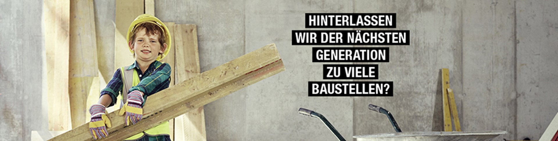 Junge auf Baustelle
